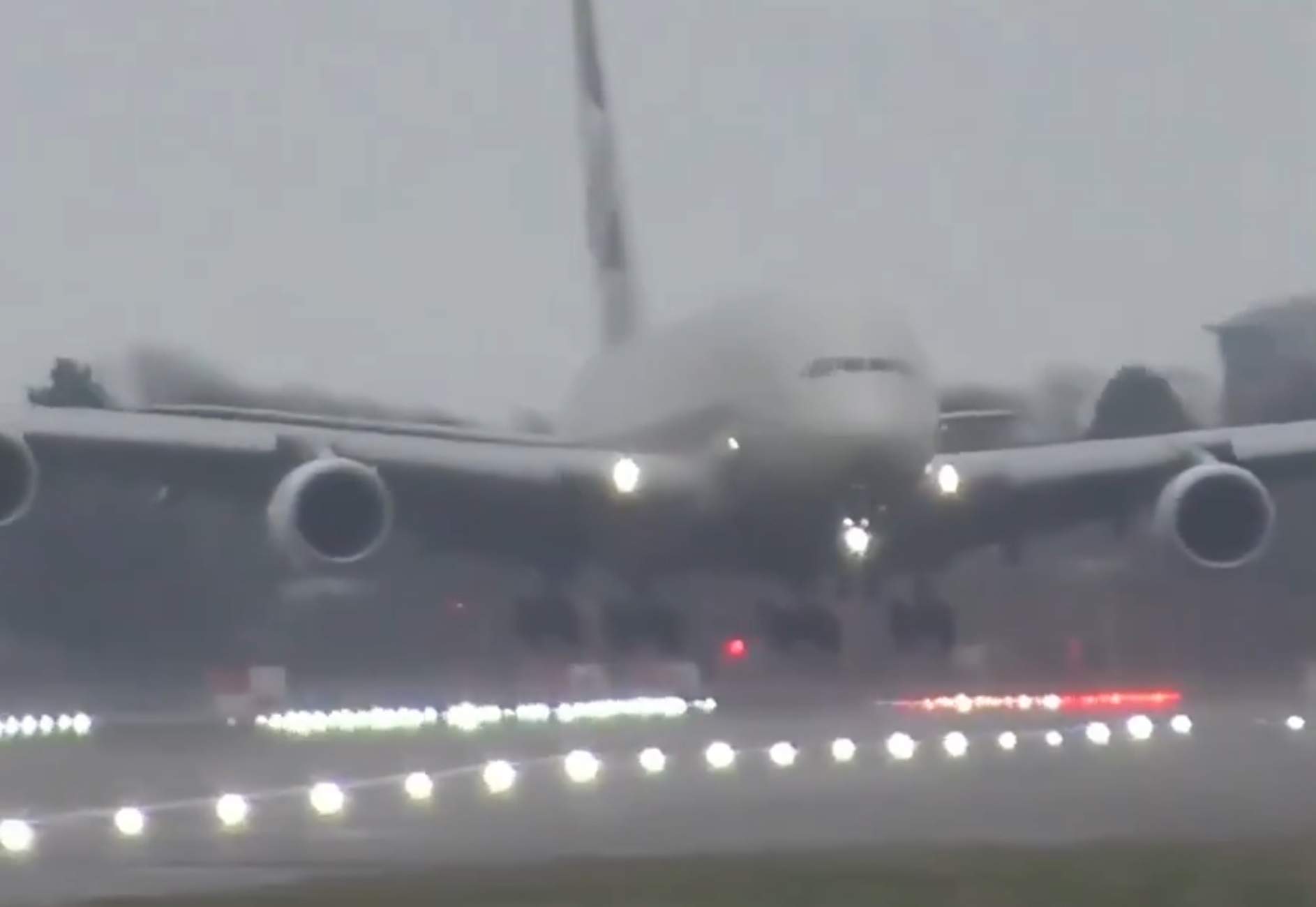 Enorme ensurt de l'expedició del PSG en l'aterratge a l'aeroport de Bilbao