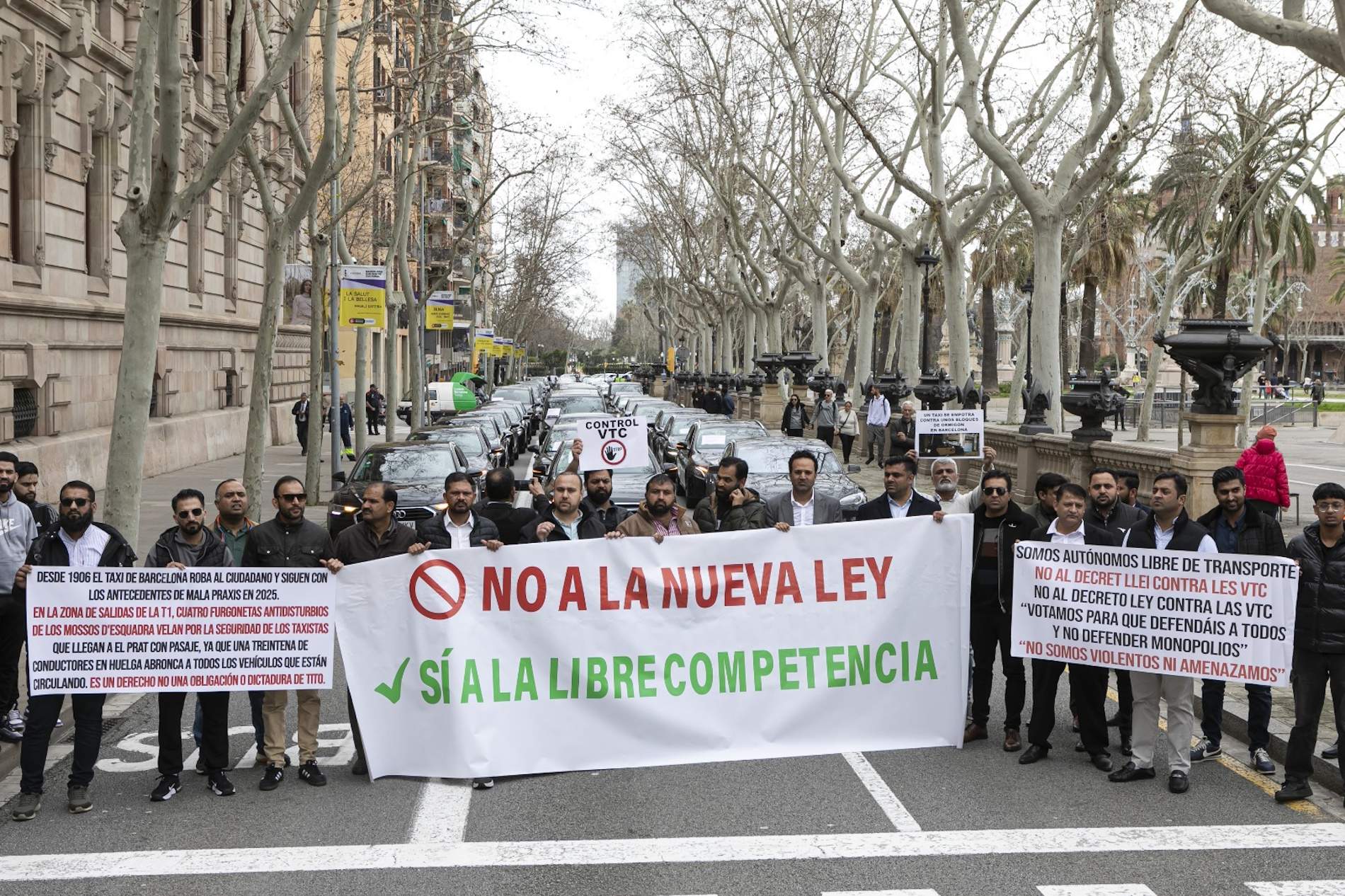 Milers de persones envien un correu a Salvador Illa perquè aturi la llei dels VTC