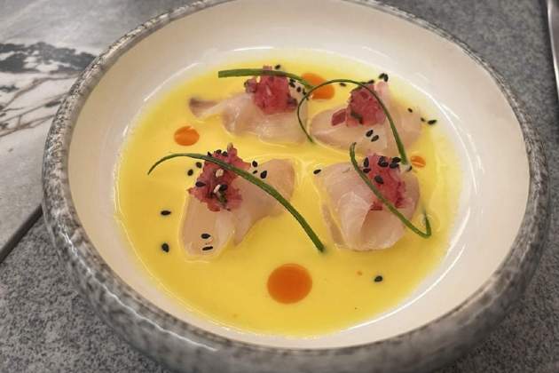 'Tiradito' de corball del restaurant Tinku. / Foto: Oriol Foix 'Tiradito' de corball del restaurant Tinku. / Foto: Oriol Foix