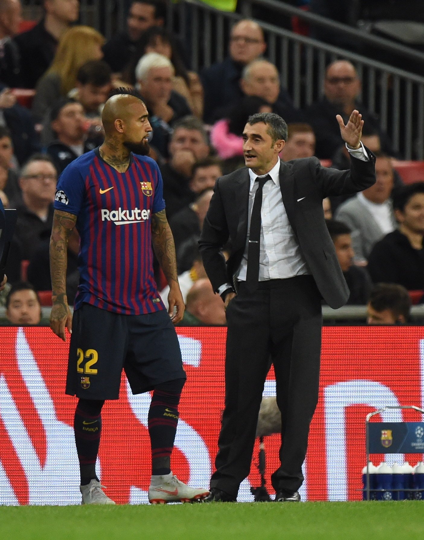 Arturo Vidal reconoce que está "molesto" por no ser titular en el Barça