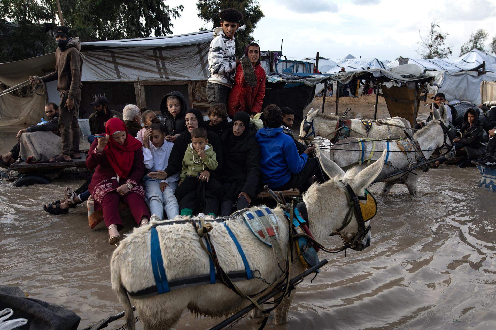 Gaza se divide, lluvia, parálisis política y un futuro que se agrieta