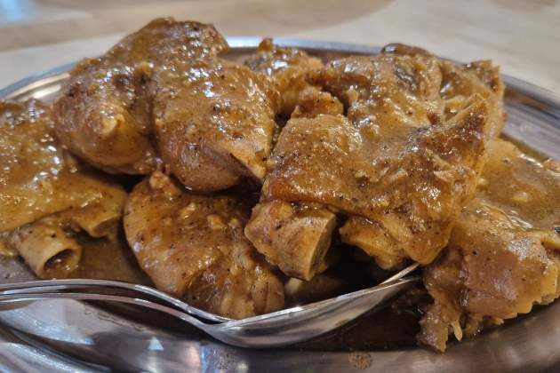 Manitas de cerdo del hotel restaurante Arturo. / Foto: Esmorzarsdeforquilla.cat Manitas de cerdo del hotel restaurante Arturo. / Foto: Esmorzarsdeforquilla.cat