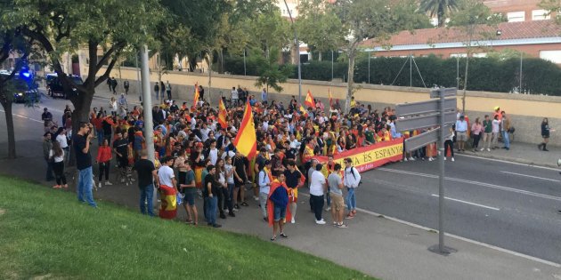 manifestacio españolista adria rovira