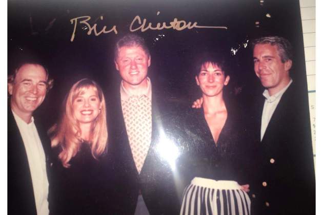 Bill Clinton con Epstein y Ghislaine Maxwell Bill Clinton con Epstein y Ghislaine Maxwell