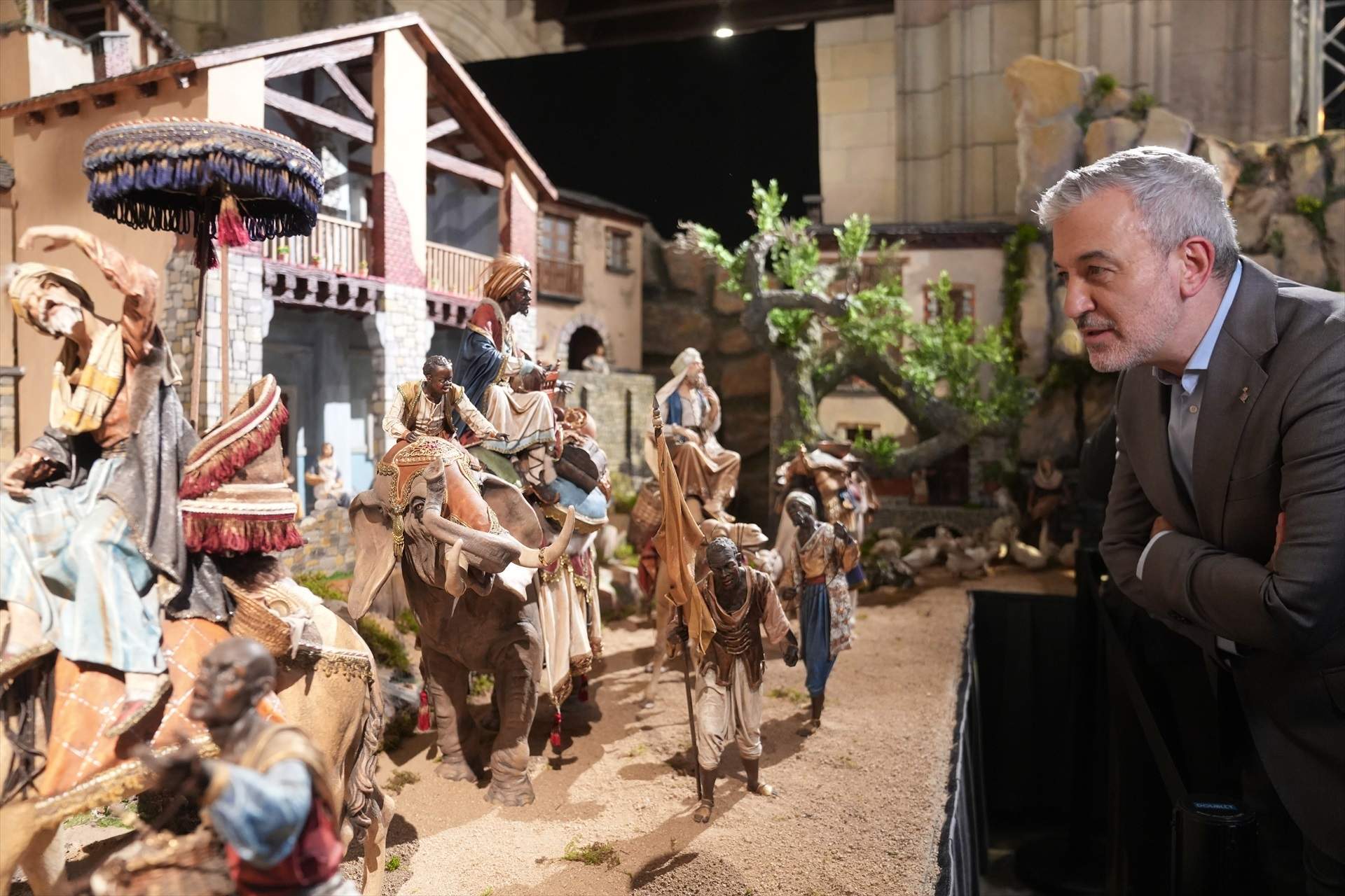 Así es el gran pesebre de Navidad del Ayuntamiento: el más grande que ha tenido nunca Barcelona