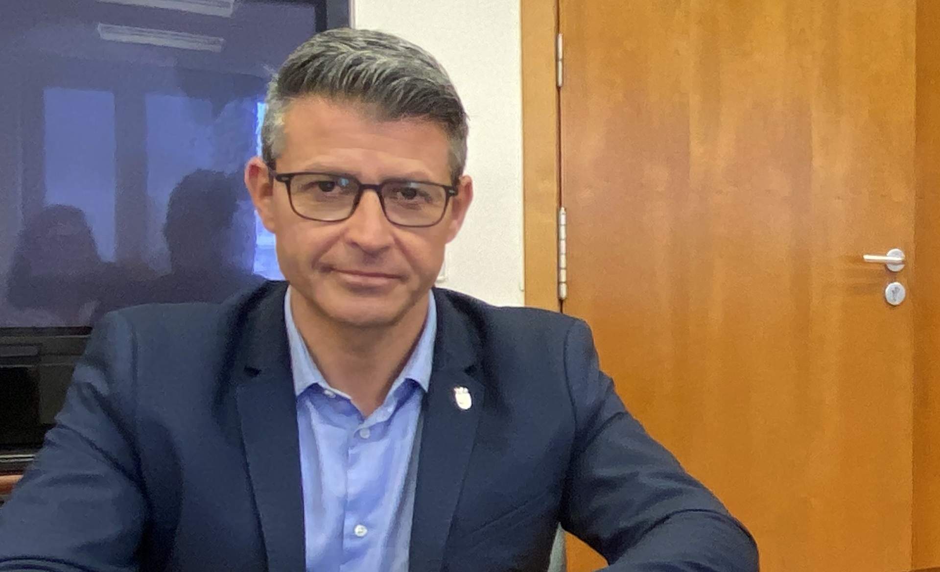 Toni González dimiteix del PSPV per les denúncies d'assetjament, però segueix com a alcalde d'Almussafes