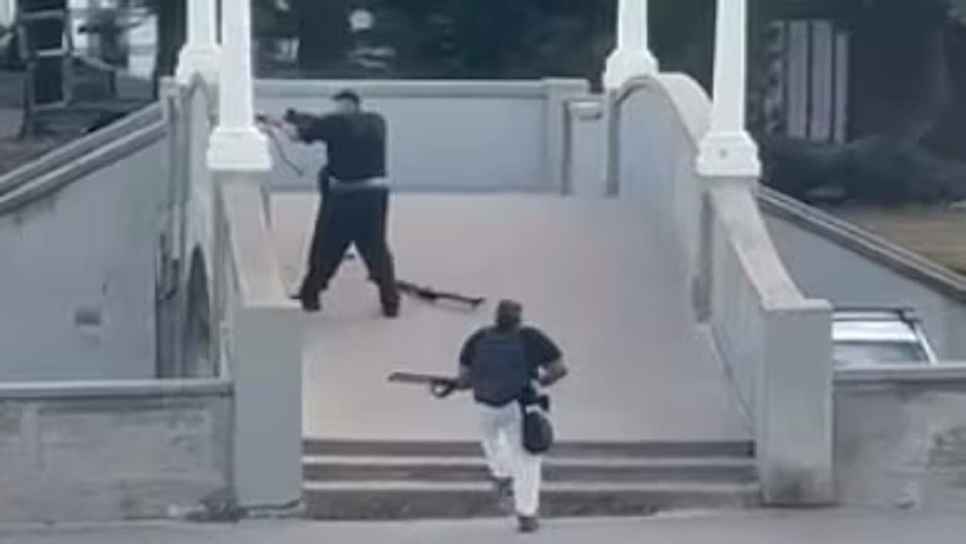 Tiroteo masivo en un acto judío en una de las playas más concurridas de Sídney: al menos 12 muertos