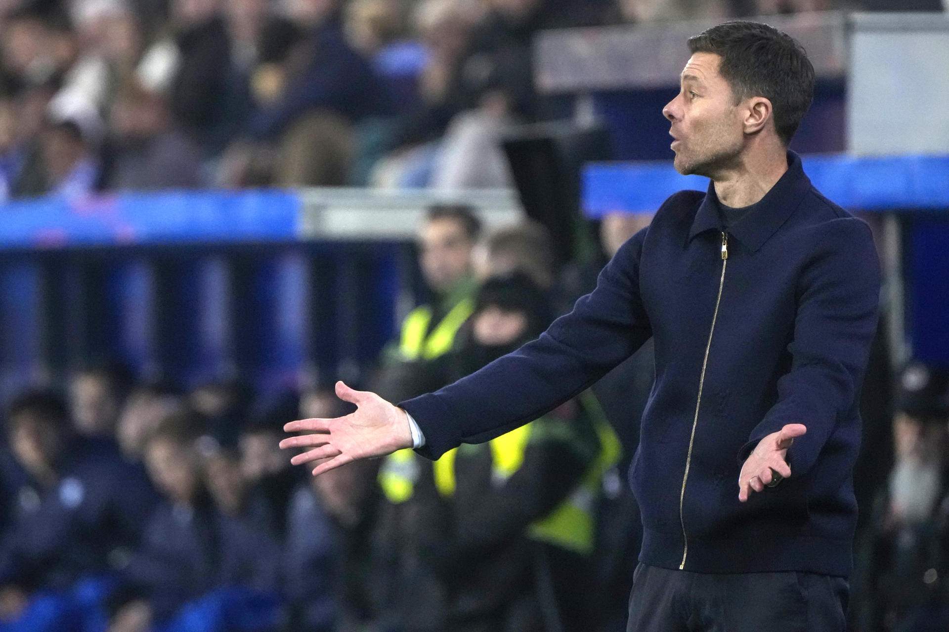 Xabi Alonso pierde el pulso, renuncia a sus principios y aplaza la agonía en el Real Madrid