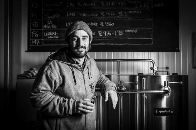 David Serrano en la tienda de cerveza Refu en Vielha Foto Refu David Serrano en la tienda de cerveza Refu en Vielha Foto Refu