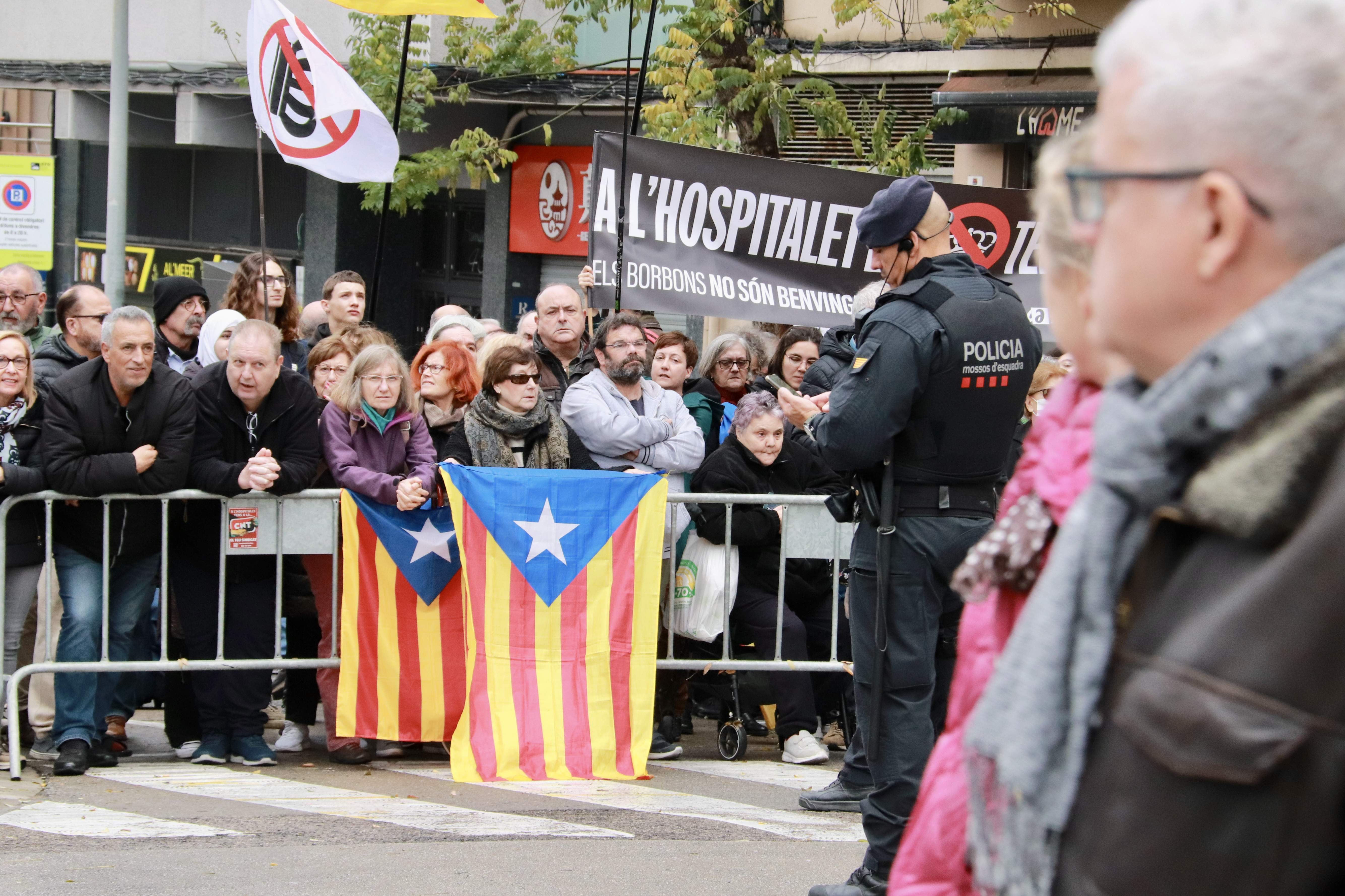 Protesta independentista a l'Hospitalet contra Felip VI en la celebració del centenari de la ciutat