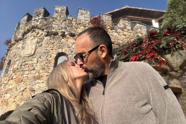 El beso de Risto Mejide y Merche Torre / Instagram El beso de Risto Mejide y Merche Torre / Instagram