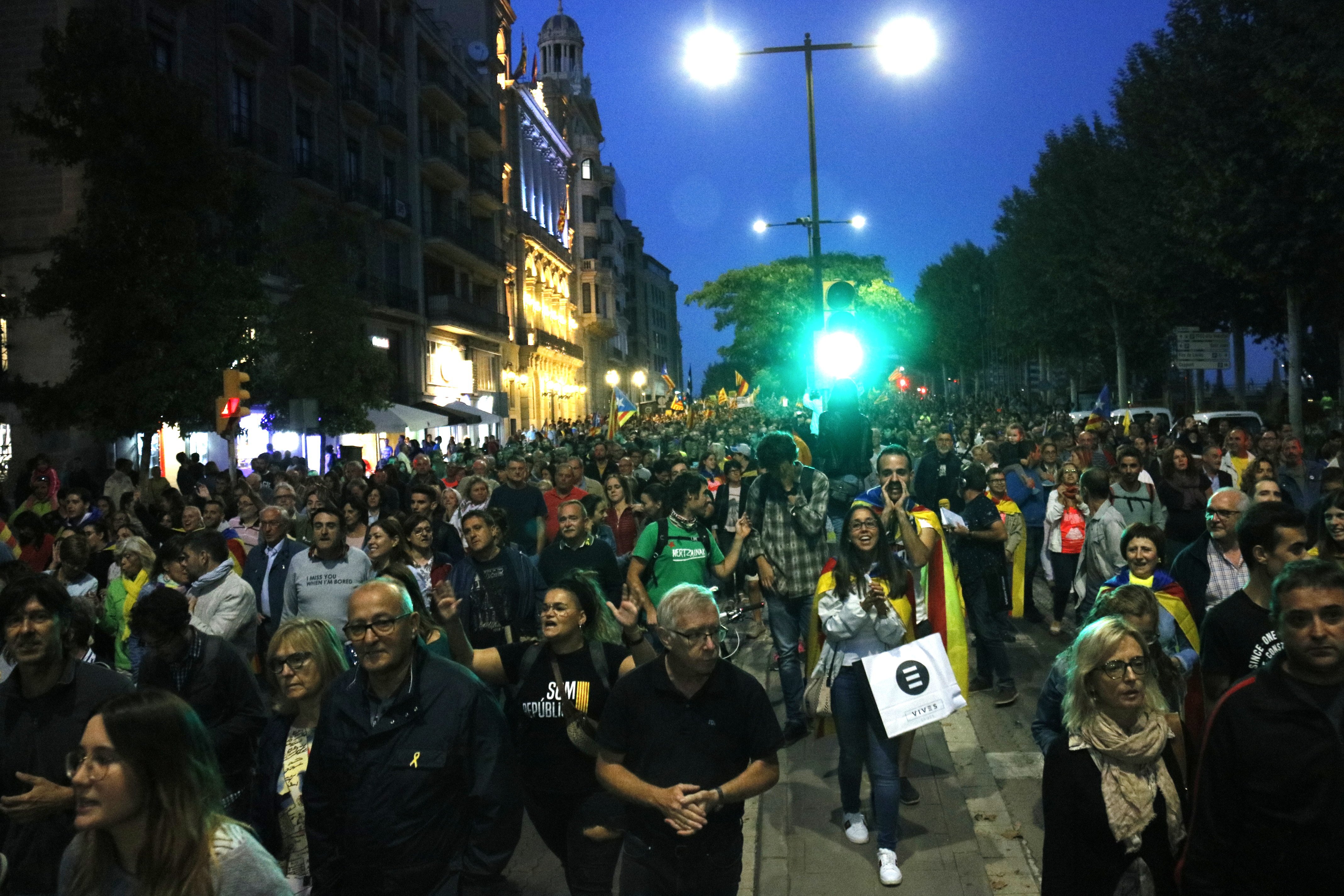 Los Mossos investigan un intento de atropello a independentistas en Lleida