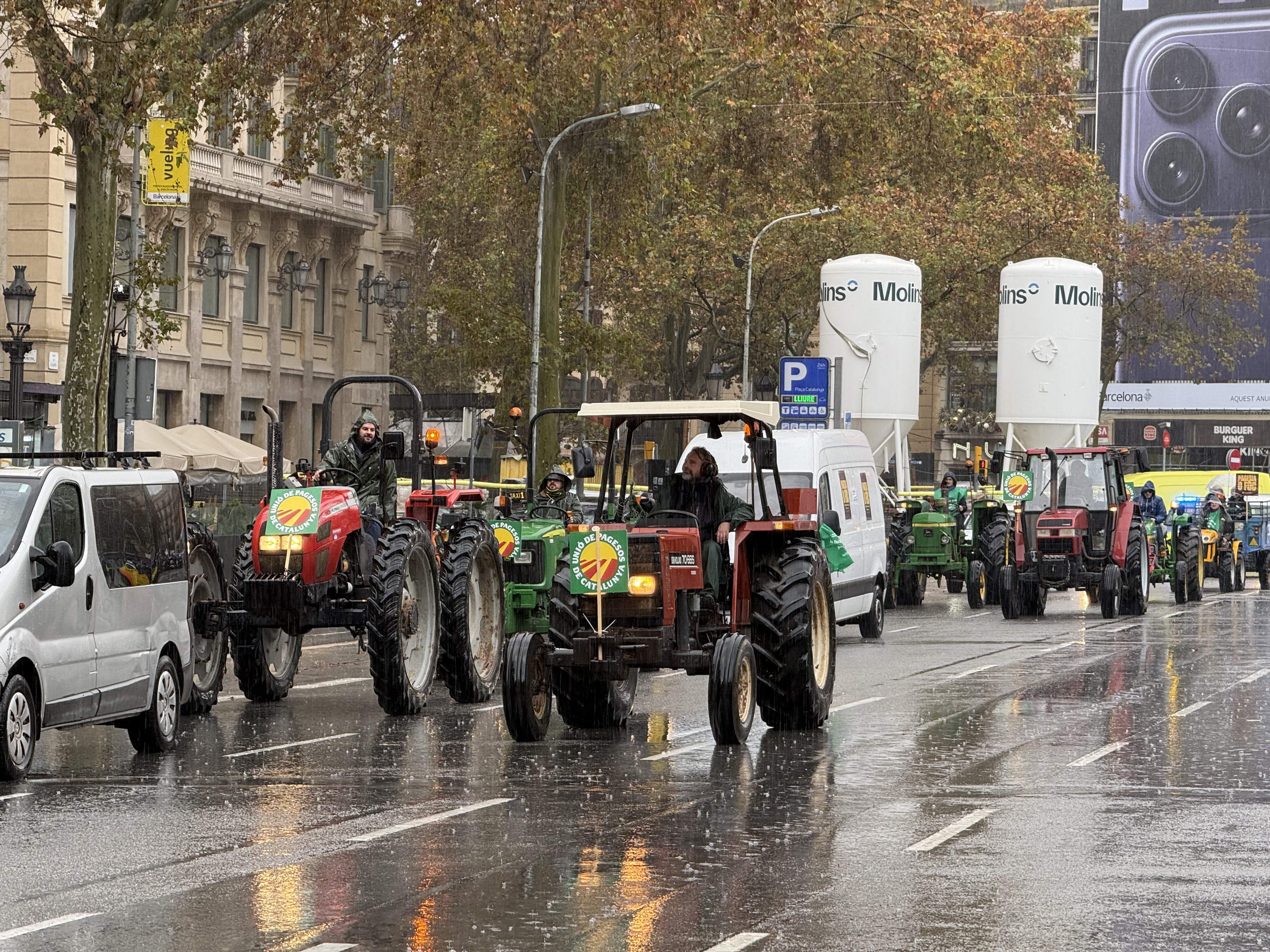 Tractorada a Barcelona contra l’ampliació de la zona ZEPA al Parc Agrari del Baix Llobregat