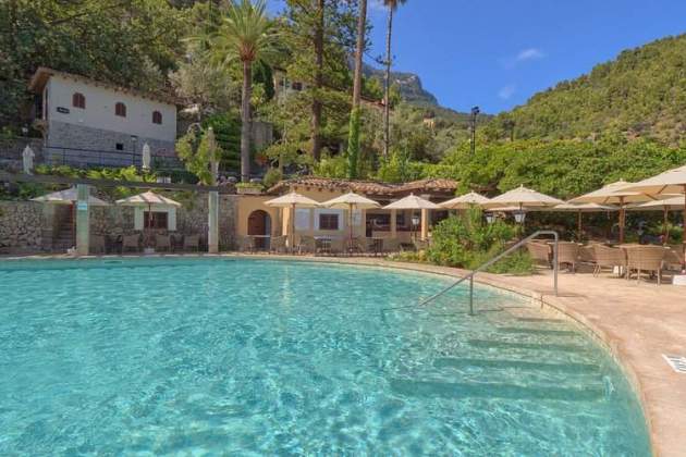 pool y restaurante sa pool y restaurante sa