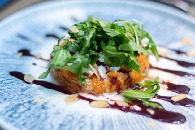 amanida de caqui amb stracciatella amanida de caqui amb stracciatella