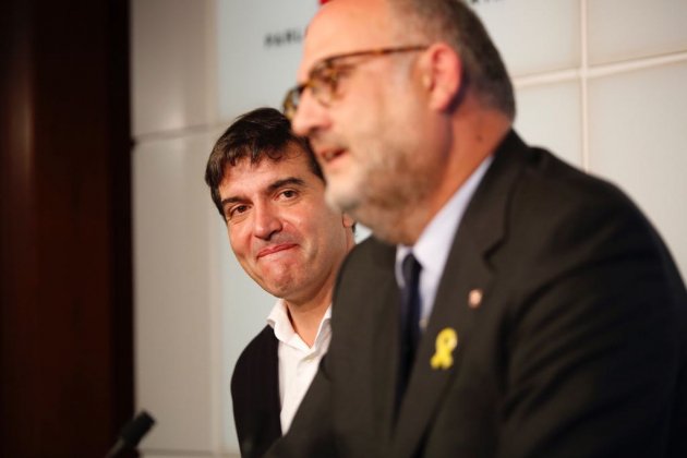 ELNACIONAL Eduard Pujol Sergi Sabrià faristol Parlament - Sergi Alcàzar