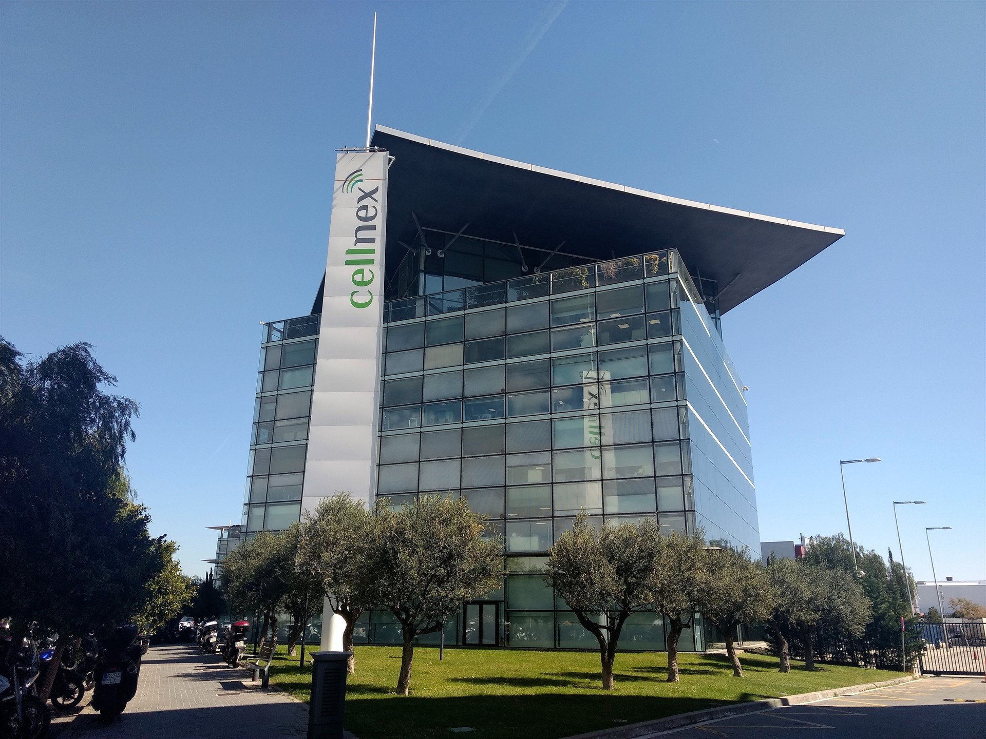 Cellnex perd 15 milions d'euros el 2018 pels costos de l'ERO