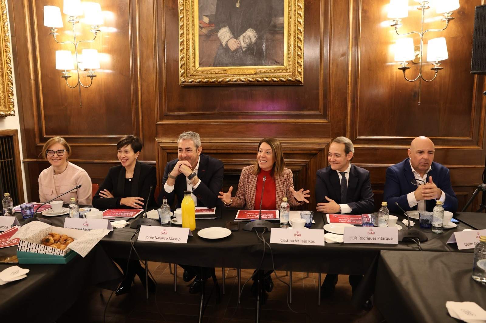 FOTO ICAB. La degana Cristina Vallejo, i el seu equip.