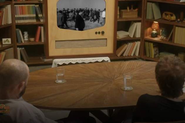 Empar Moliner y Marc Martínez, con Xavi Bundó en 'L'any que vas néixer' 2Cat2