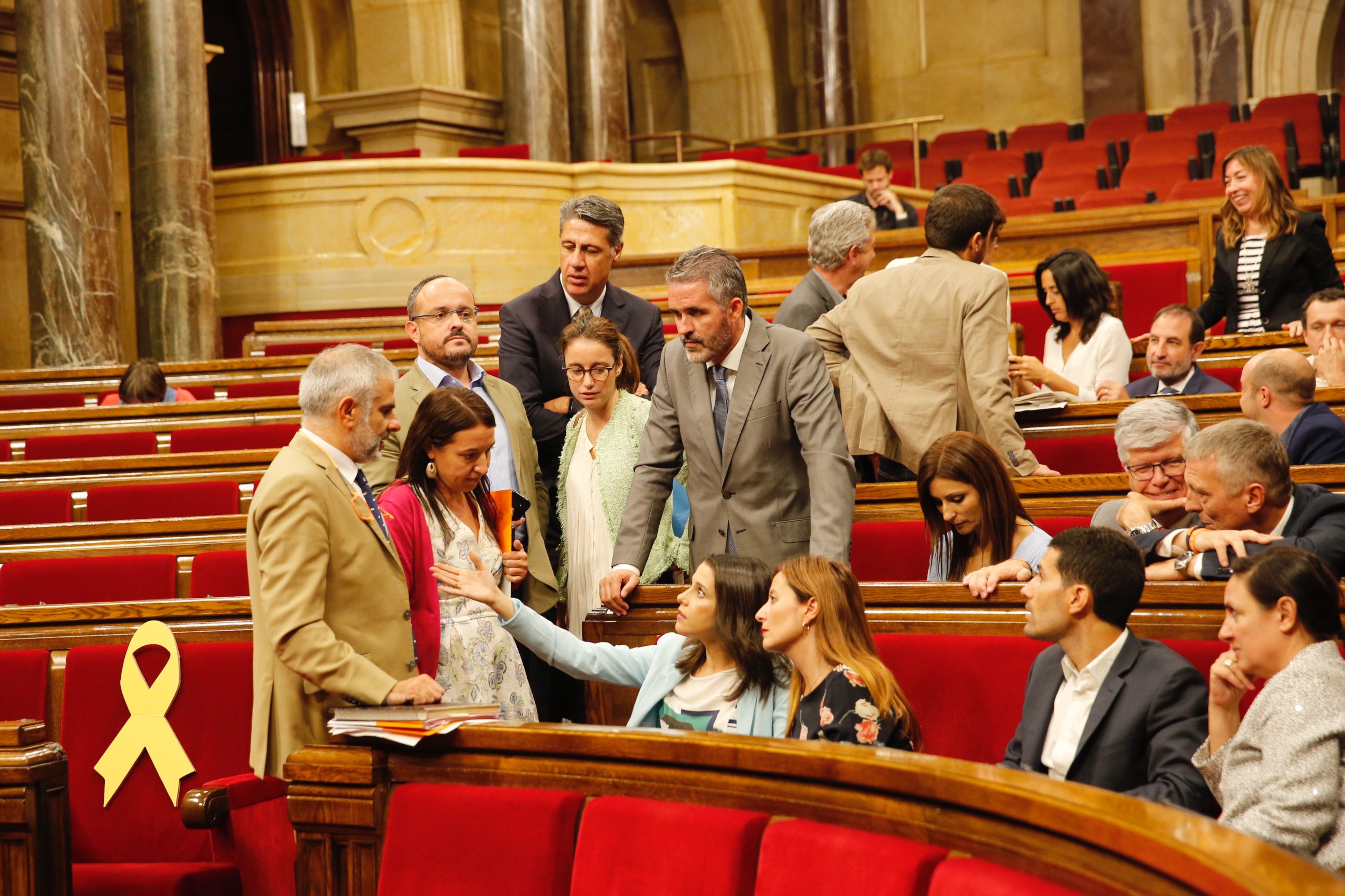 La oposición estalla contra JxCat y ERC: "Es una vergüenza"