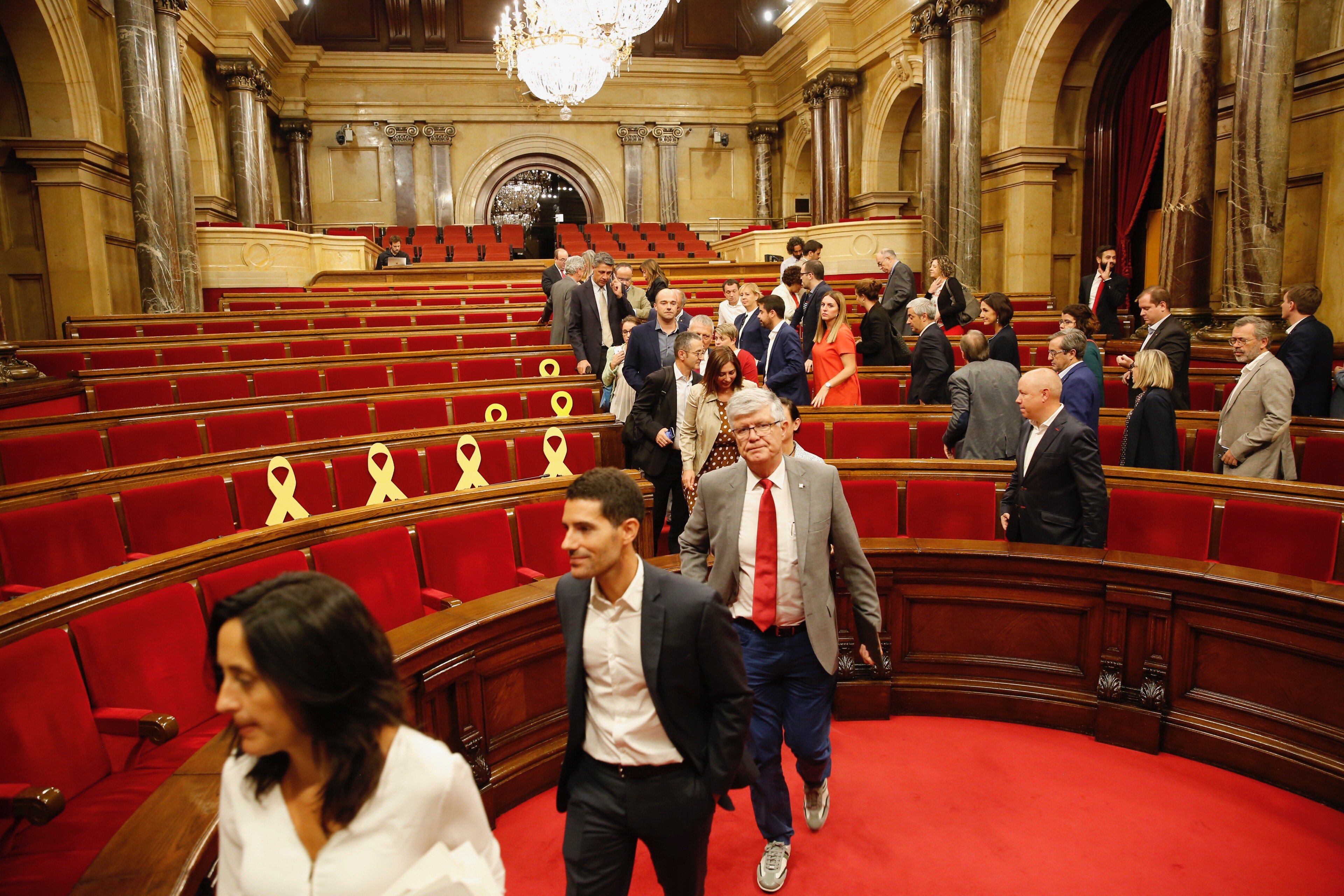 Debate suspended after a tempestuous day in the Catalan Parliament
