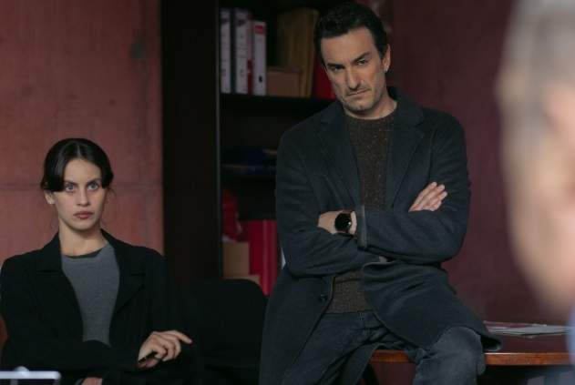 Miki Esparbé, amb Milena Smit a 'La chica de nieve' Miki Esparbé, amb Milena Smit a 'La chica de nieve'