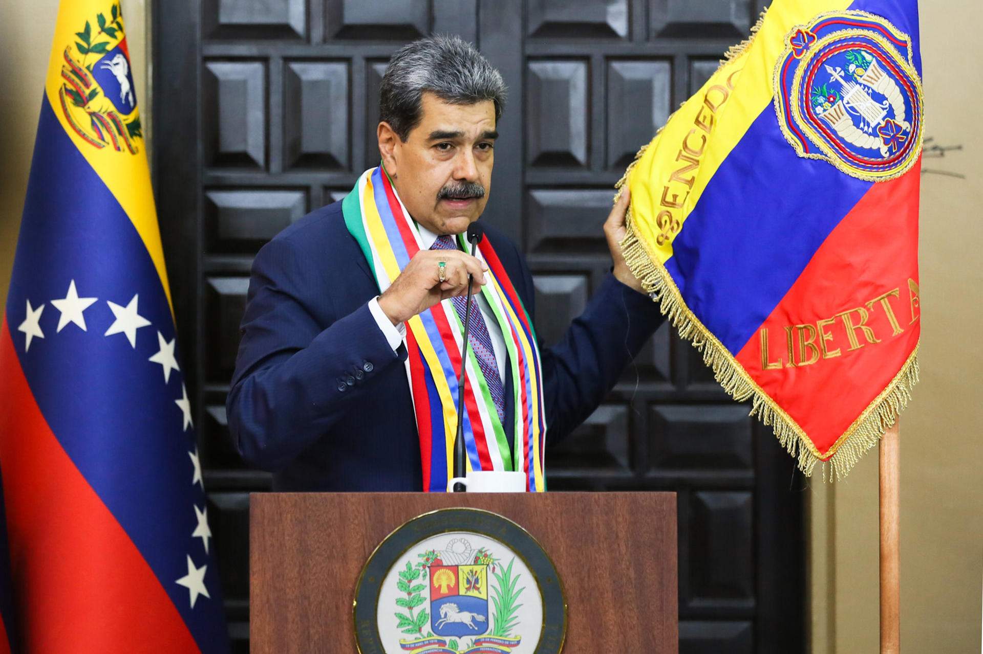 Maduro ignora el bloqueo naval de Trump: la Armada venezolana escolta los petroleros