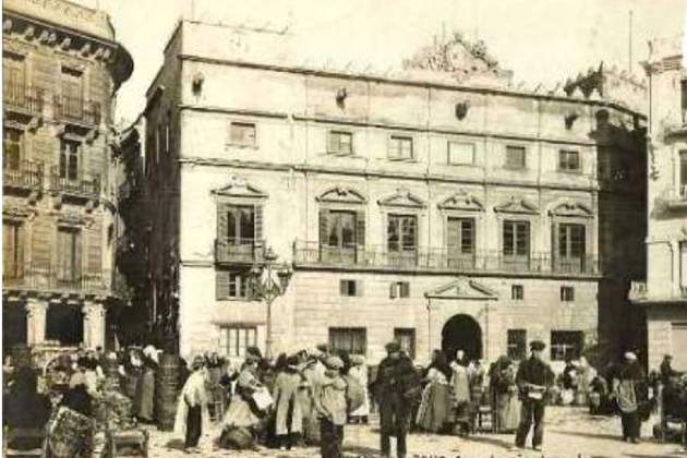 Representació de la plaça del Mercadal de Reus, prop dels Ravals (principis del segle XX) Foto Ajuntament de Reus