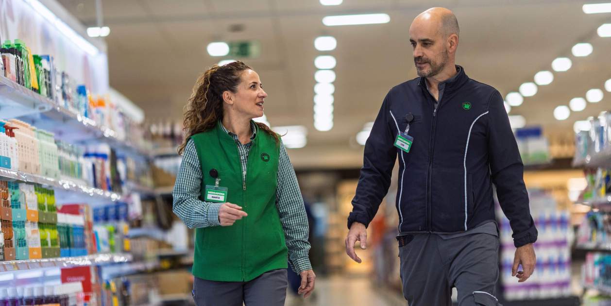Trabajadores de Mercadona en un supermercado