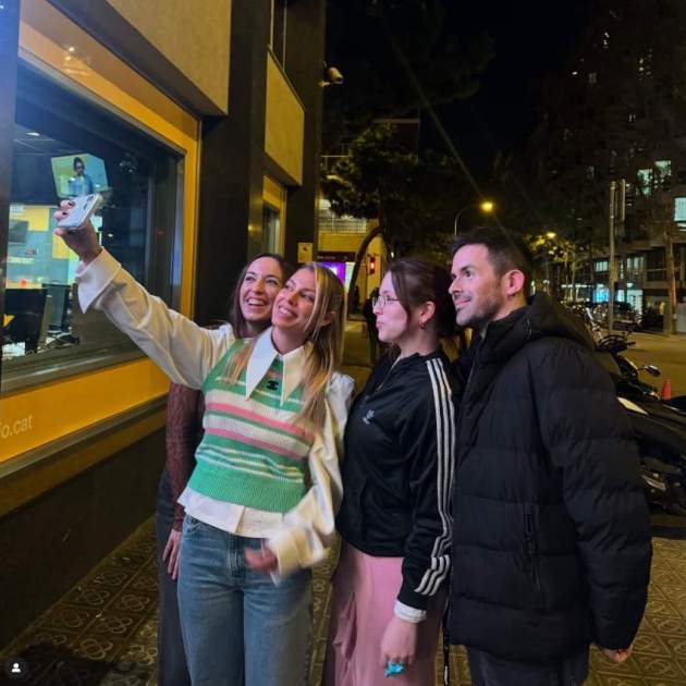 Jessica Goicoechea con los presentadores del programa 'Que no surti d'aquí'   Instagram