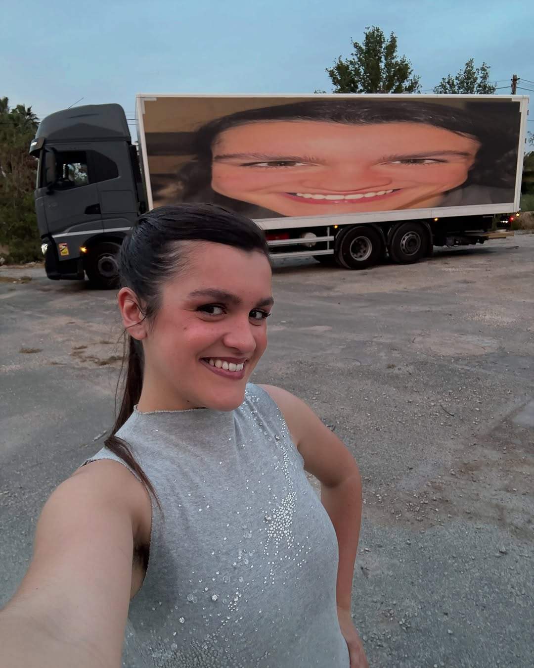 Amaia con la famosa furgoneta / Instagram