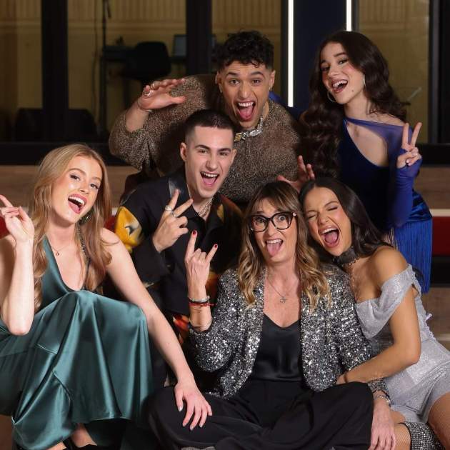 Noemí Galera con los cinco finalistas de OT 2025 / Instagram