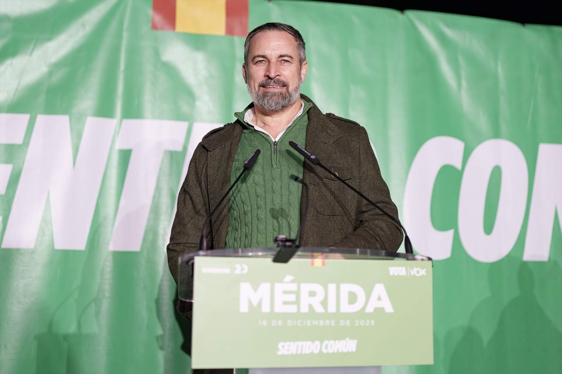 Unos mensajes de WhatsApp revelan que Abascal sabía que había irregularidades en las juventudes de Vox