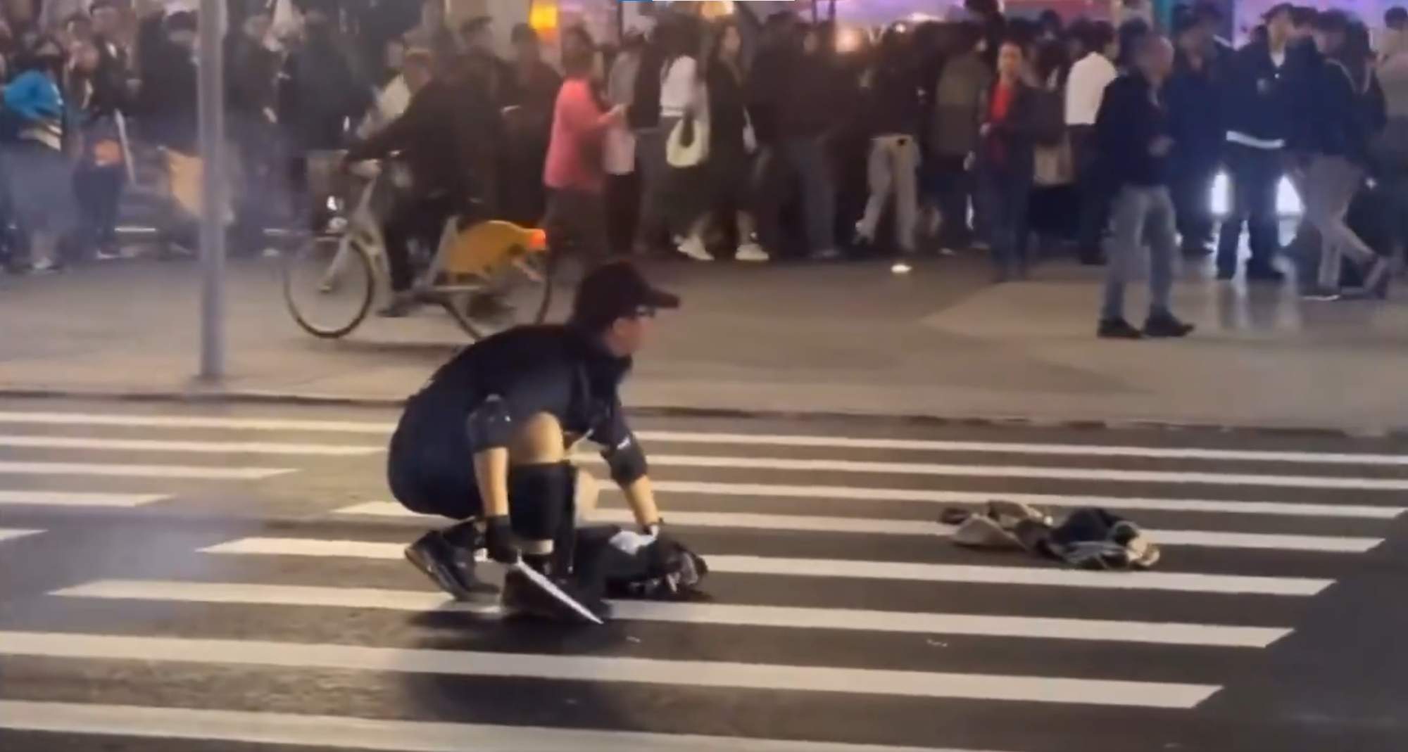 Pànic a Taiwan: tres morts, inclòs l'autor, en un atac amb ganivet i bombes de fum a Taipei | VÍDEO