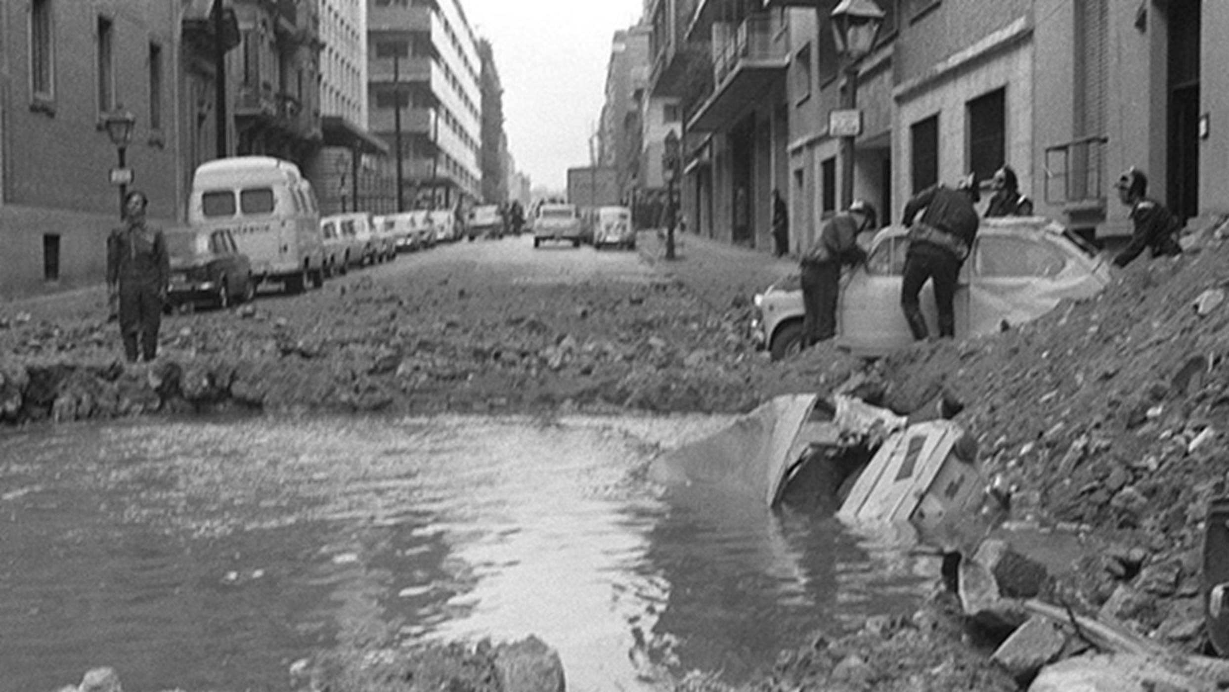 Fan volar pels aires Carrero Blanco