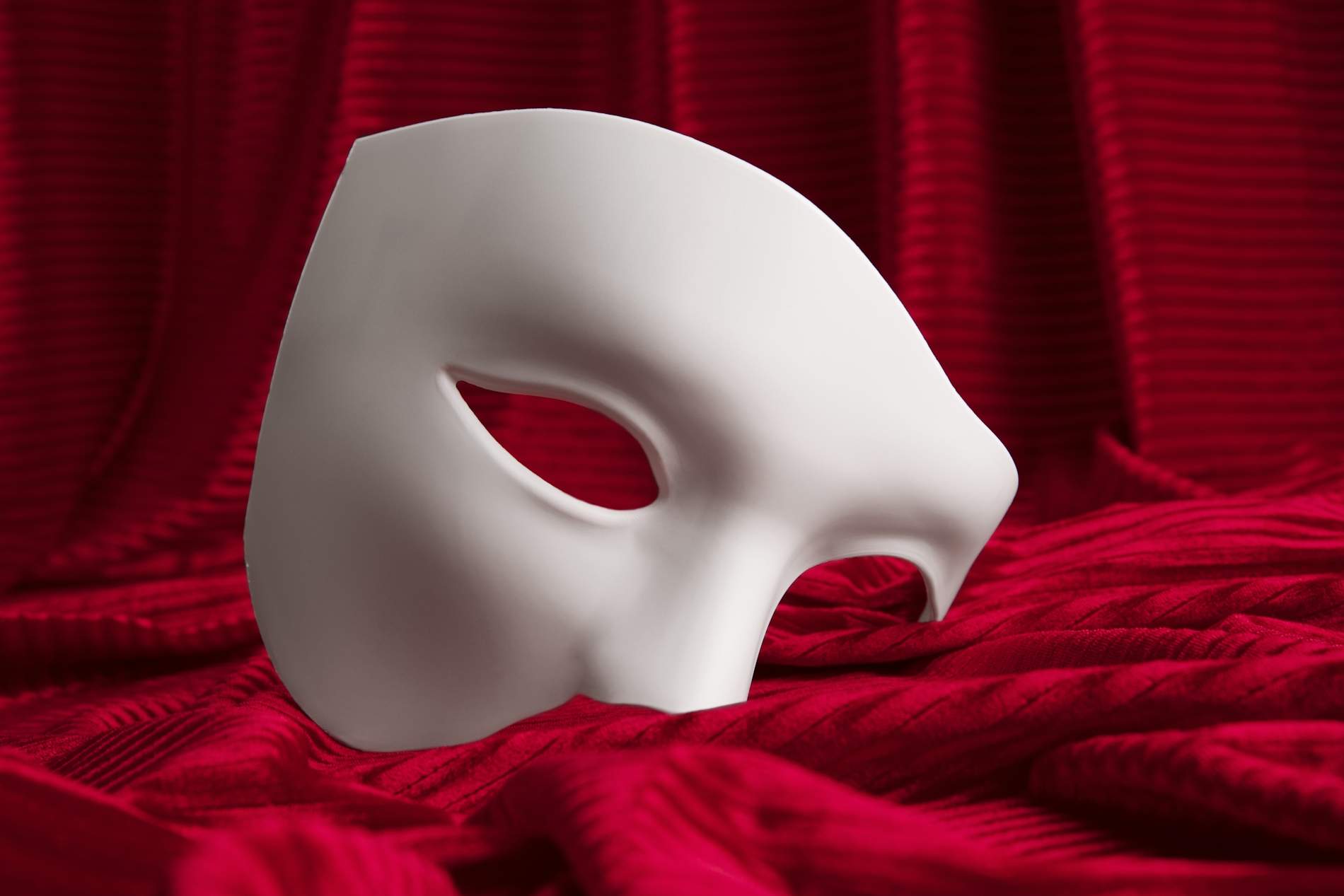 El ‘teatre’ de Junts i PSOE, l'amenaça de Putin a Europa i Leonor en mode ‘Top Gun’ a les portades