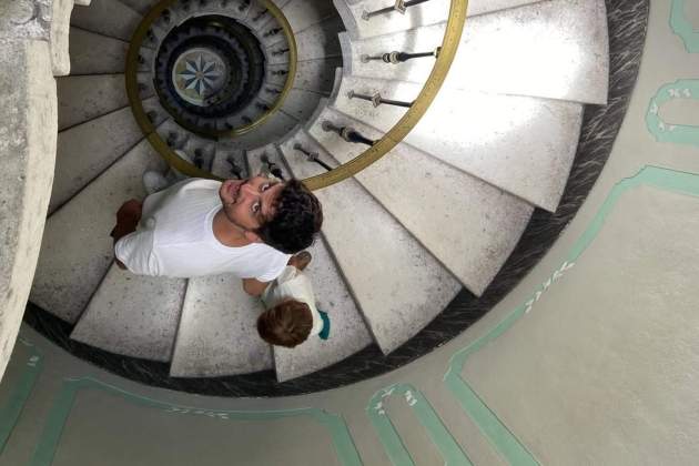 Roger Escapa con su hijo / Instagram