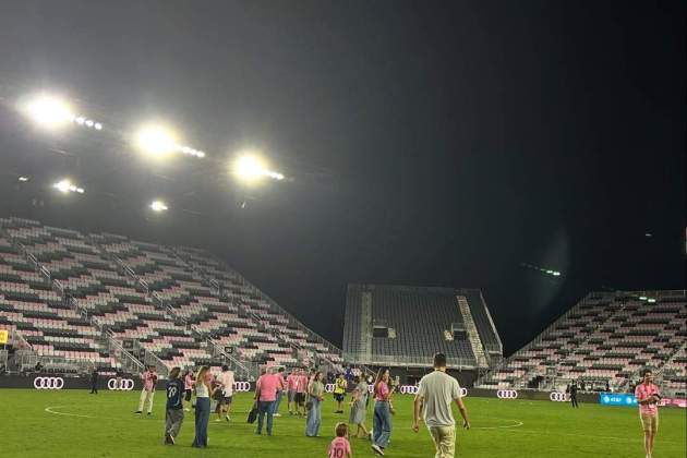 Roger Escapa con su hijo este verano / Instagram