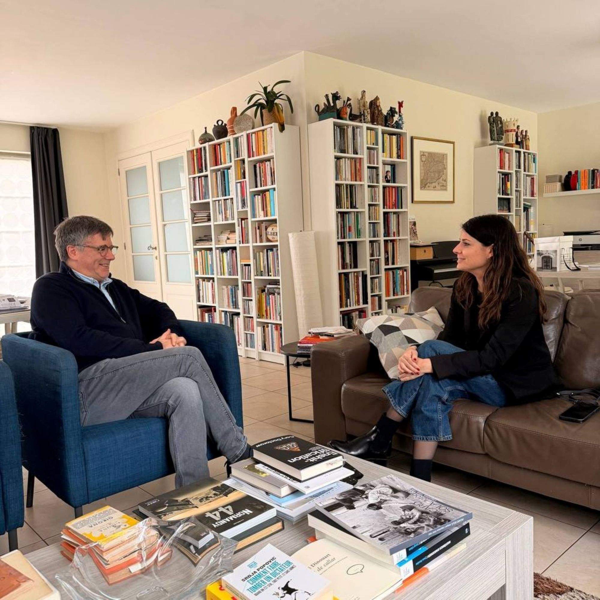 Puigdemont aborda amb Sales a Waterloo l'estratègia de Junts al Parlament pel 2026 i el  possible retorn