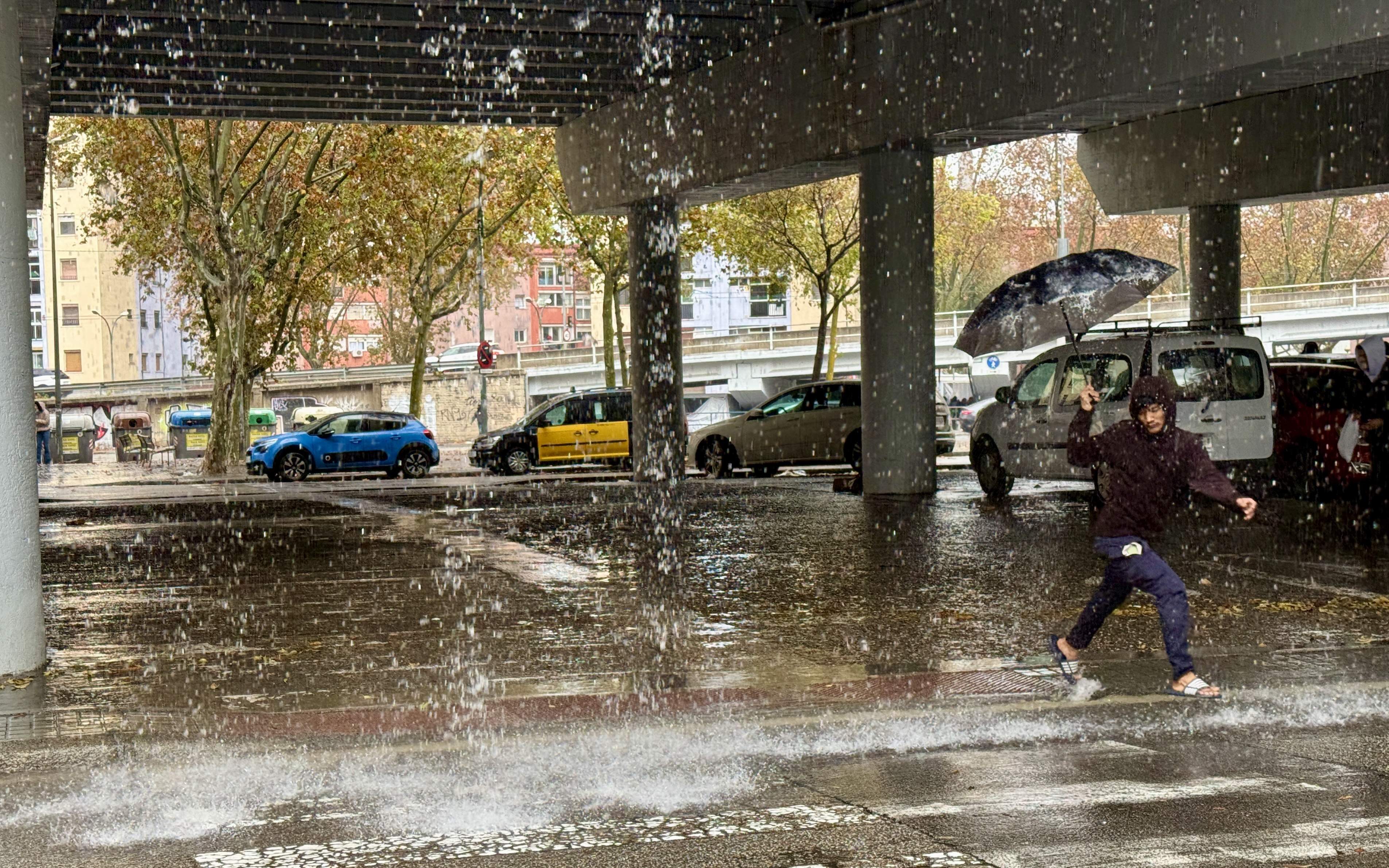 Protecció Civil segueix al minut l'evolució del temporal: enviarà més alertes al mòbil?