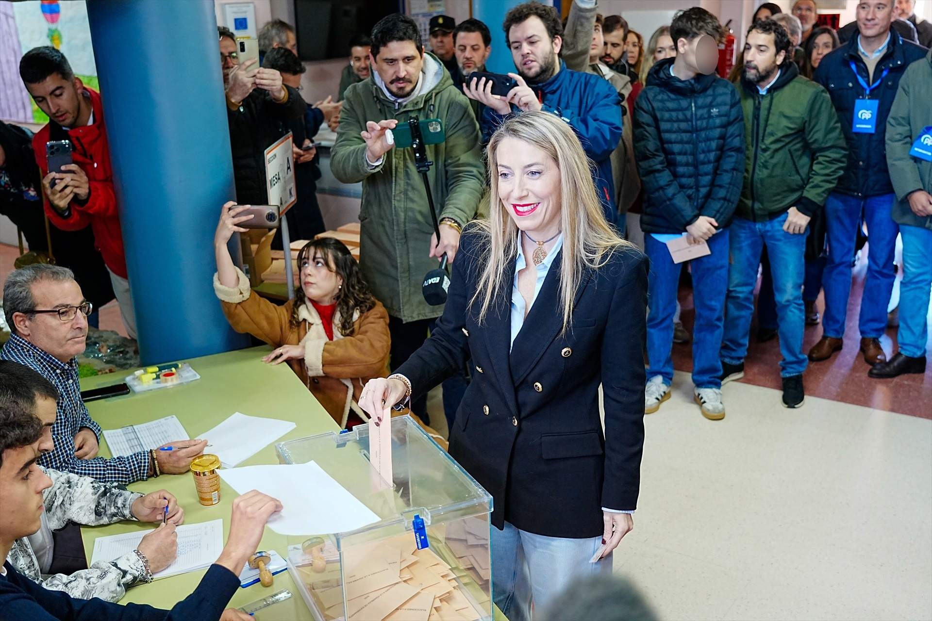 Davallada de sis punts en la participació en les eleccions a Extremadura a les 14 hores