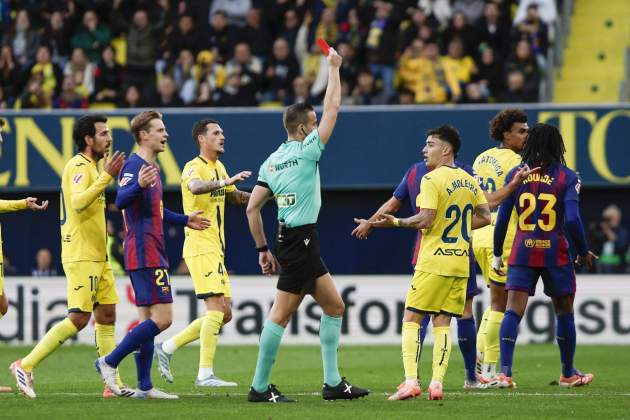 Villarreal Barça roja Renato Veiga EFE