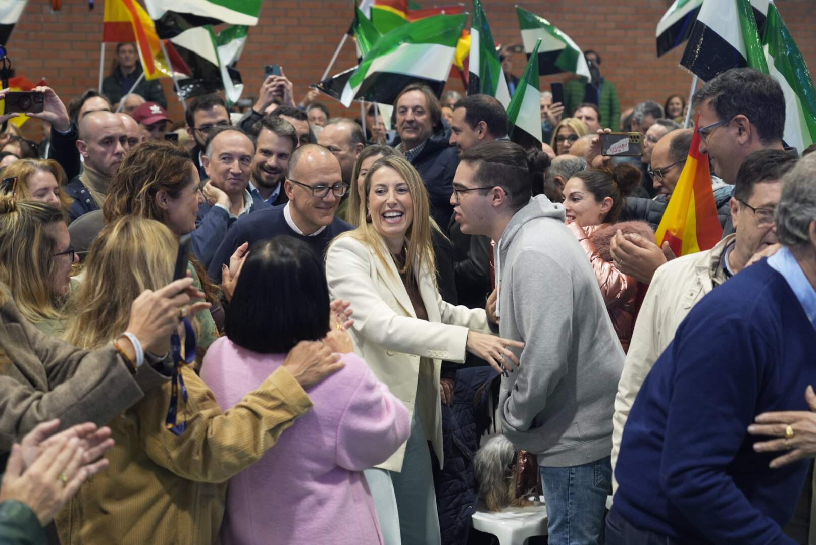 El PP gana en Extremadura, el PSOE cae en picado y Vox se dispara