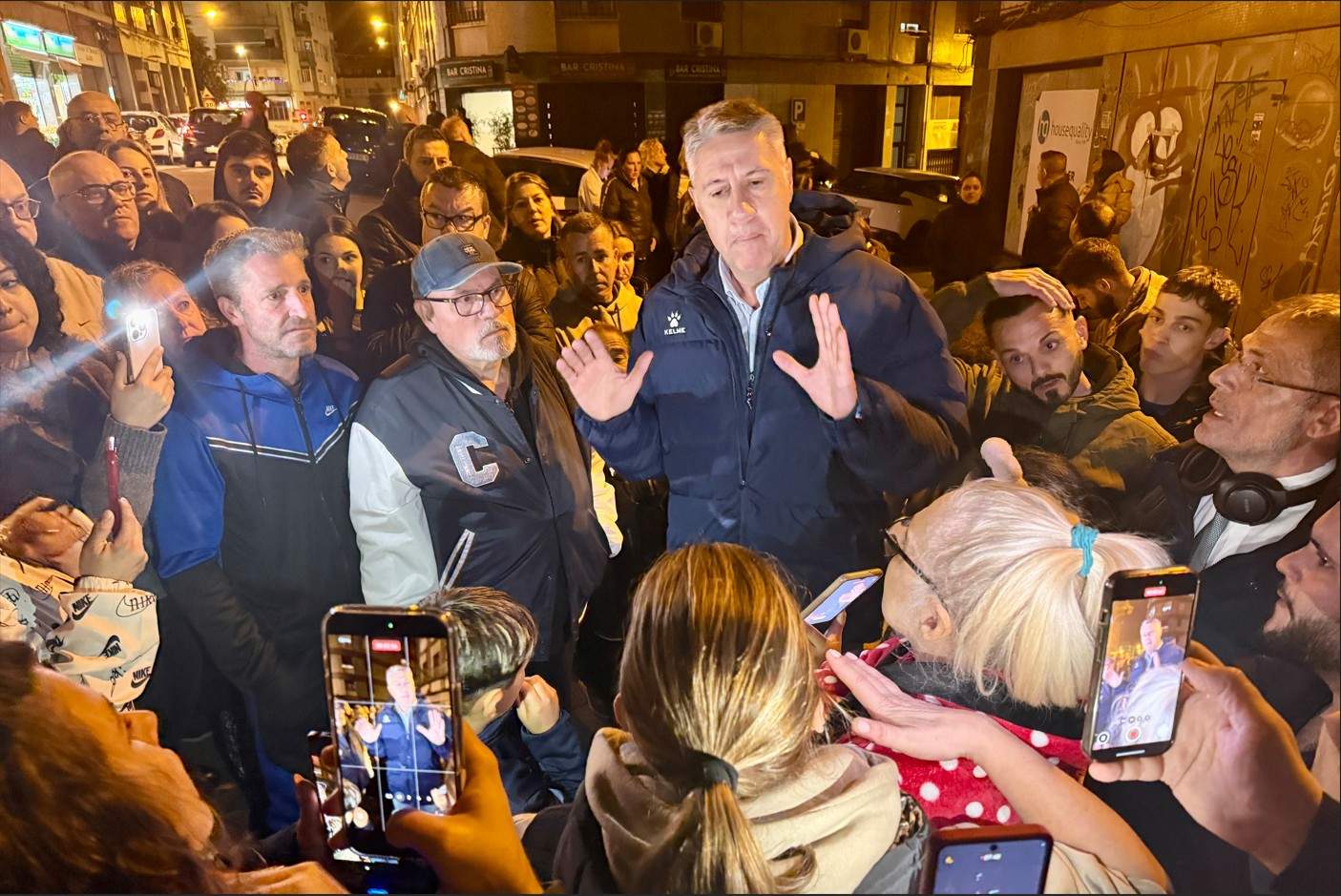 La protesta de algunos vecinos contra los inmigrantes del B9 evita su acogida en una parroquia