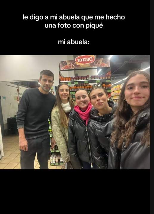 El selfie de unas chicas con Gerard Piqué en el supermercado   TikTok @caarlatejadaa 
