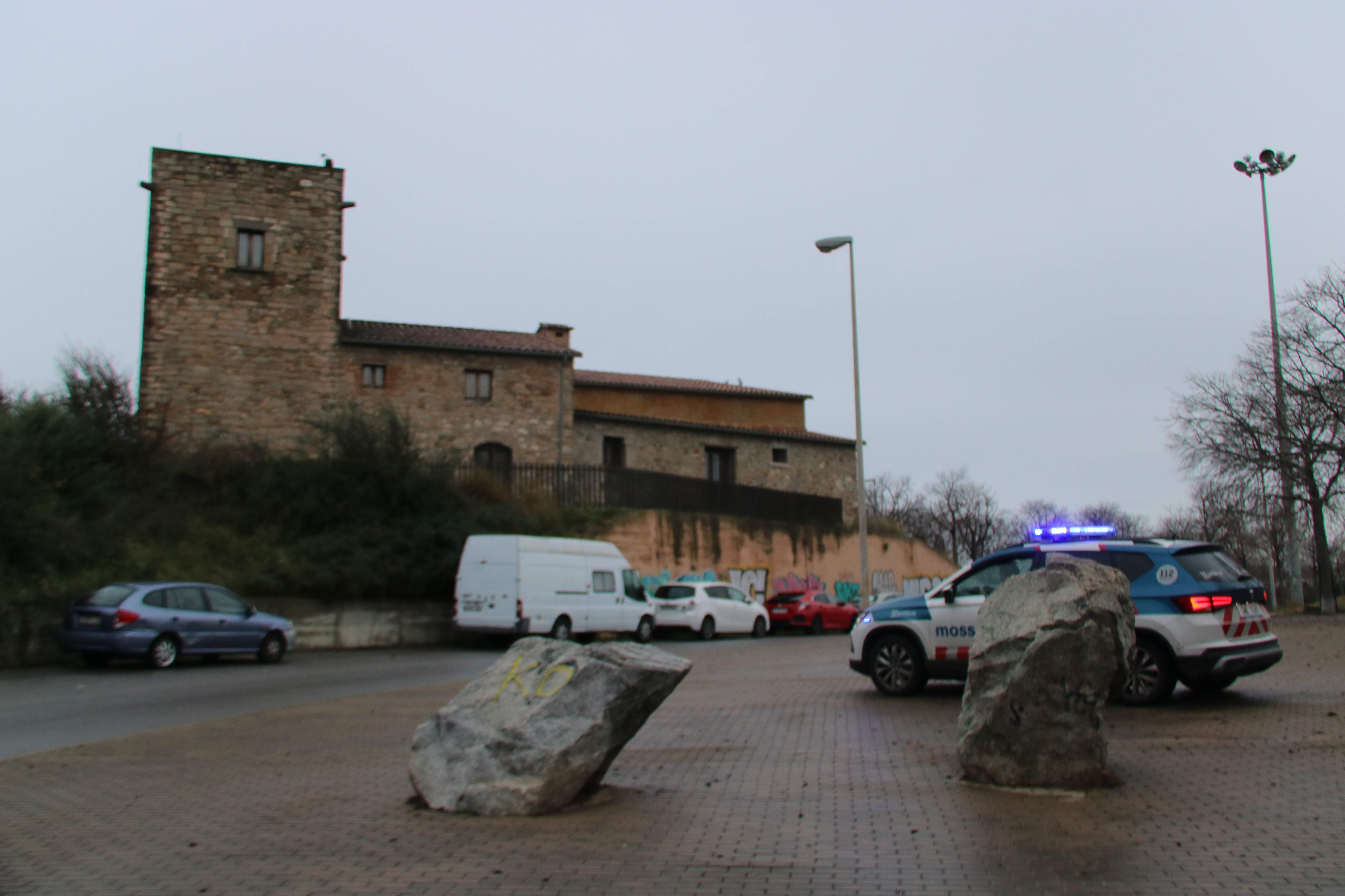 Los desalojados del B9 de Badalona ocupan el antiguo albergue municipal clausurado