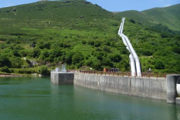 Presa de la central hidroelèctrica d'Aguayo Presa de la central hidroelèctrica d'Aguayo
