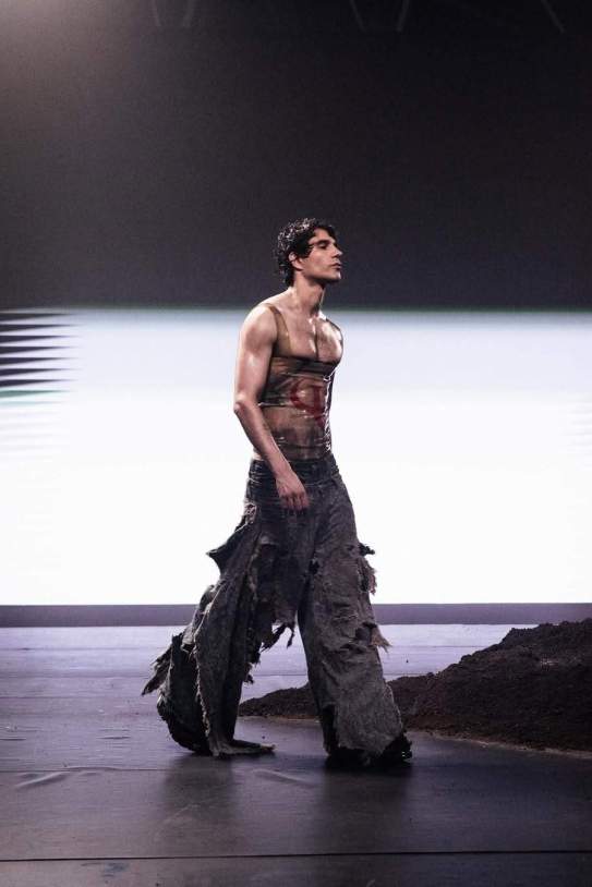 Calvo modelant la línia de Collazo / Instagram