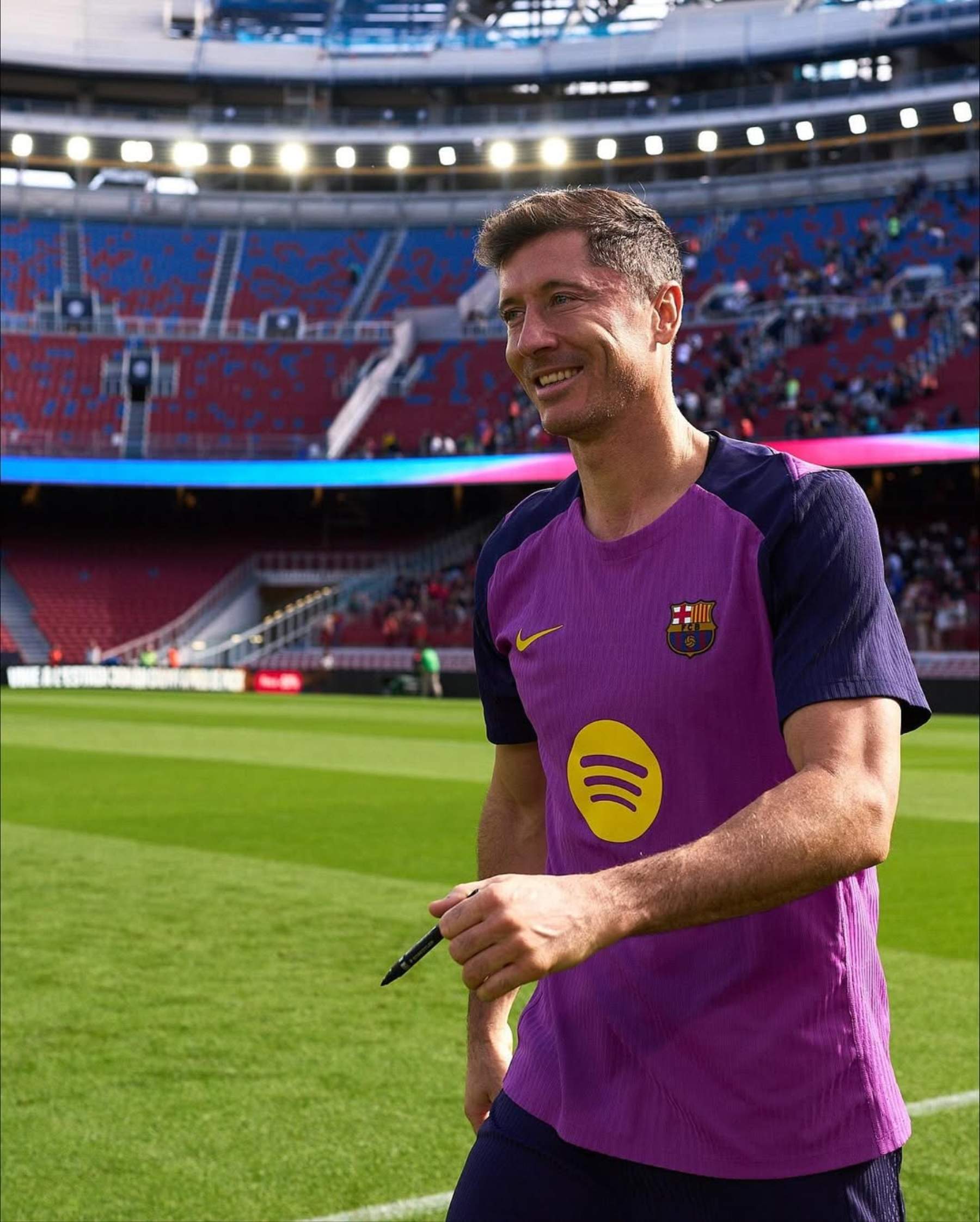 Deco repeteix l'operació de Rashford i l'ofereix com el successor de Lewandowski