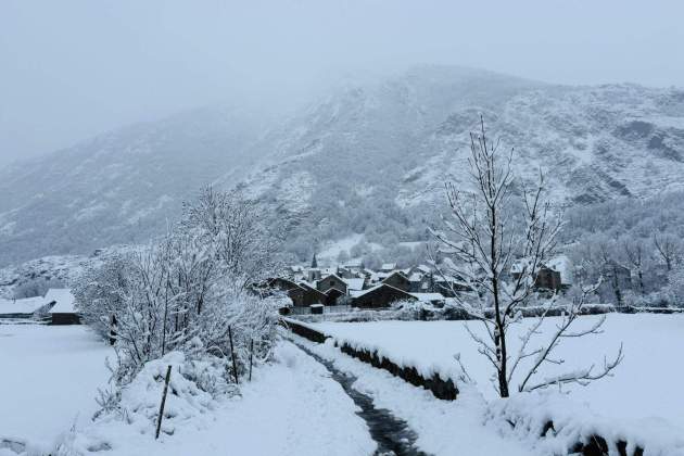 neu a isil nevada pirineu poble nevat acn 